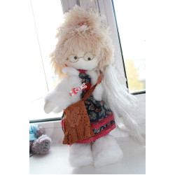 Вышитая подушка Дружок